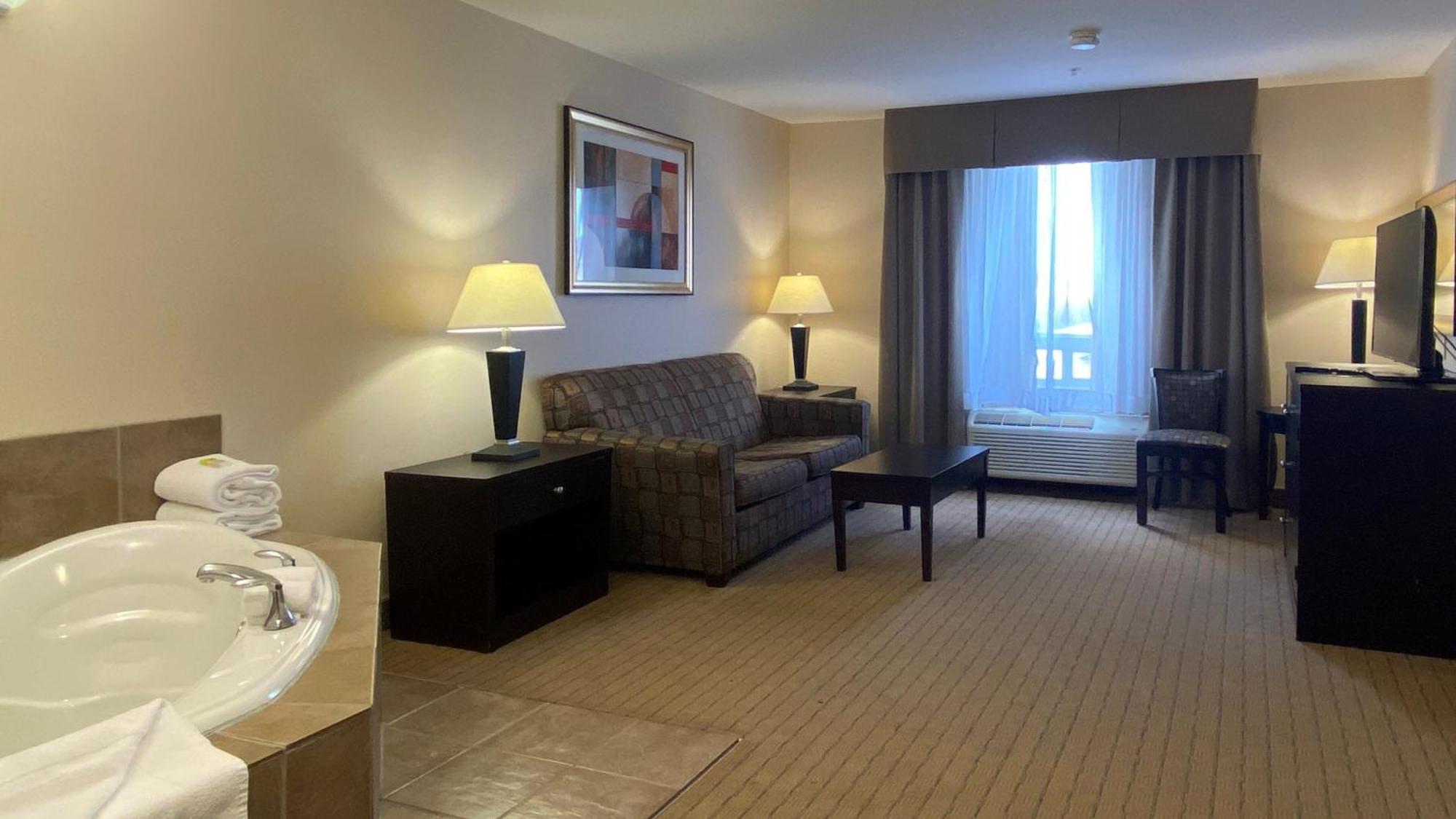 Holiday Inn Express Hotel & Suites Swift Current By Ihg Exterior photo