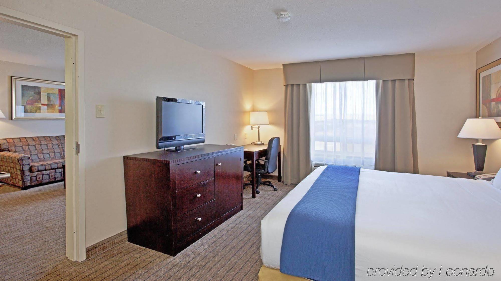 Holiday Inn Express Hotel & Suites Swift Current By Ihg Room photo