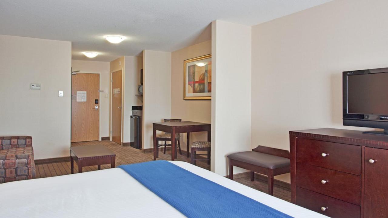 Holiday Inn Express Hotel & Suites Swift Current By Ihg Exterior photo